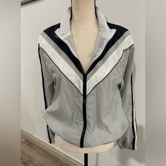 Pink Victoria Secret XS Black and Gray Chevron Lightweight Windbreaker Jacket - Picture 2 of 7